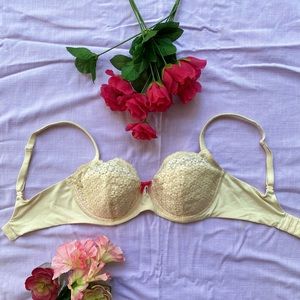 Victoria’s Secret Demi cup bra 32DD